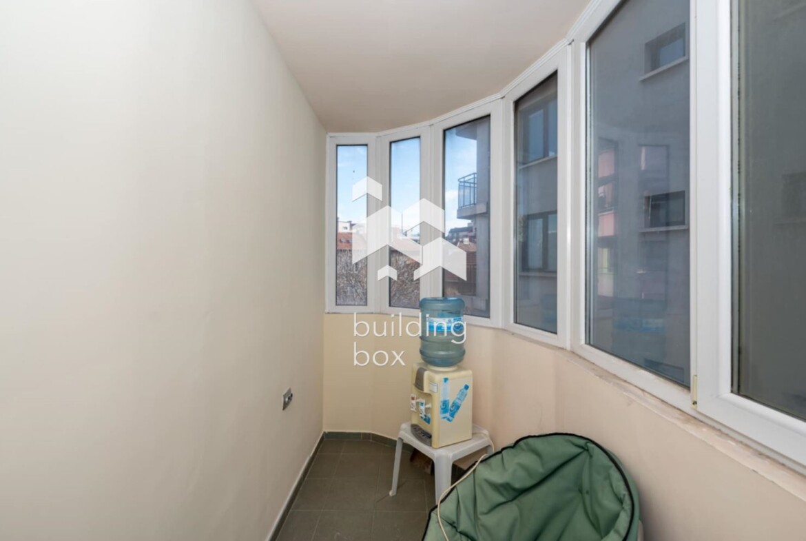 Обзаведен тристаен на 5 минути пешеходно разстояние от казино "Риц" - 0