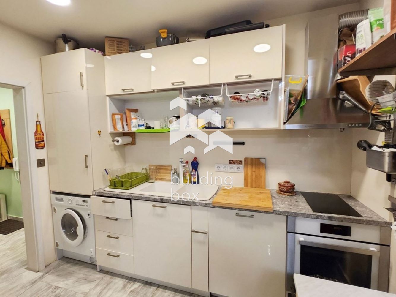 Просторен тристаен апартамент до Парадайс Център - 0