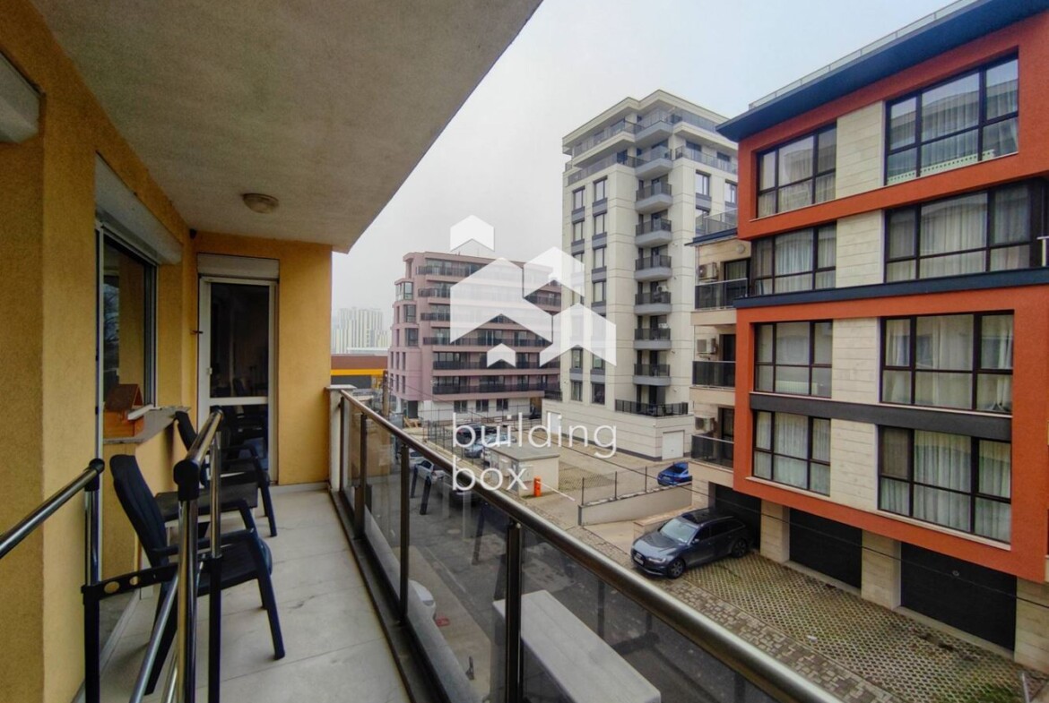 Просторен тристаен апартамент до Парадайс Център - 0