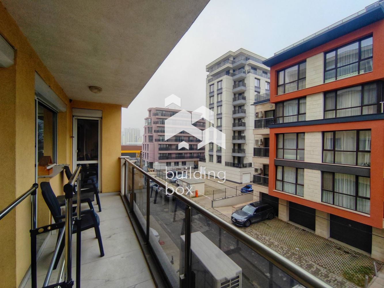 Просторен тристаен апартамент до Парадайс Център - 0