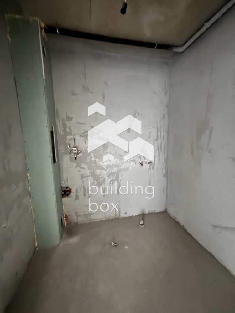 Двустаен апартамент с паркомясто - 0