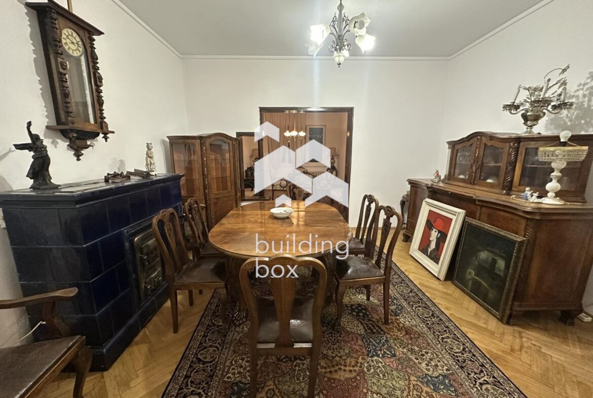 Тристаен апартамент на една от най - престижните локации - 0