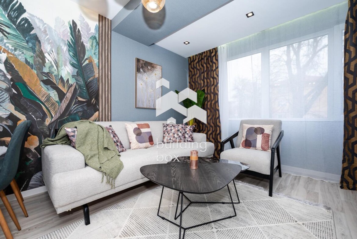 Тристаен обзаведен в малка тухлена сграда - 0