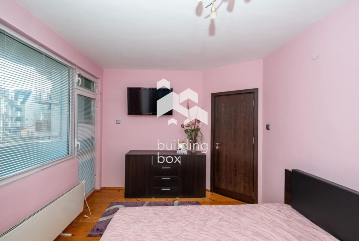 Обзаведен тристаен на 5 минути пешеходно разстояние от казино "Риц" - 0