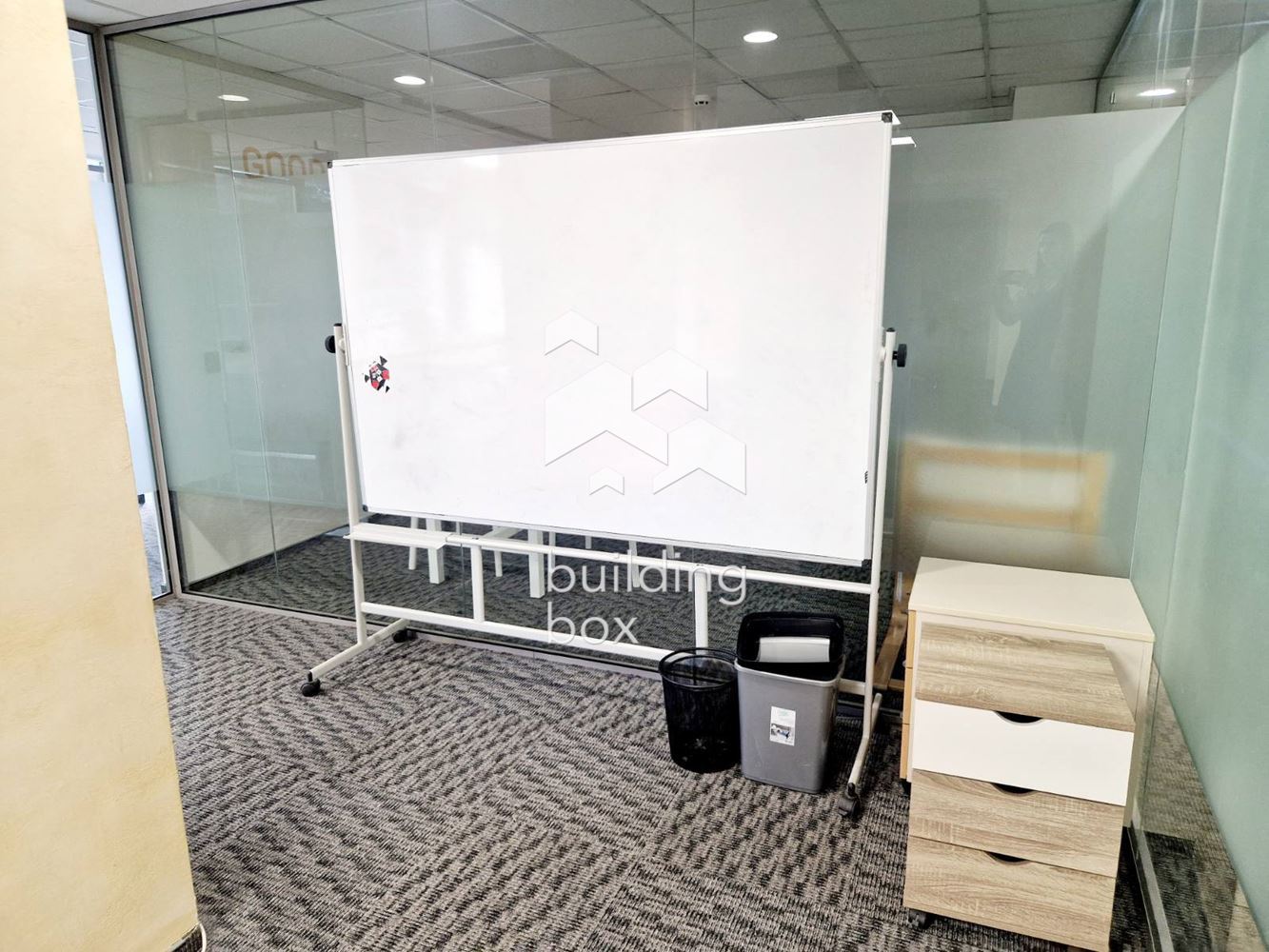 Обзаведен офис в представителна сграда до Борисова градина - 0