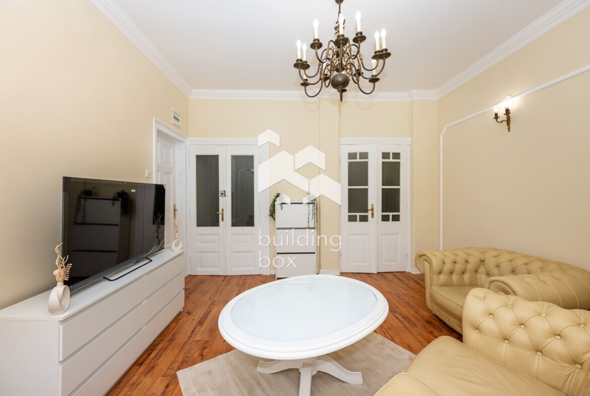 Обзаведен тристаен апартамент с гараж в р-н Централен - 0