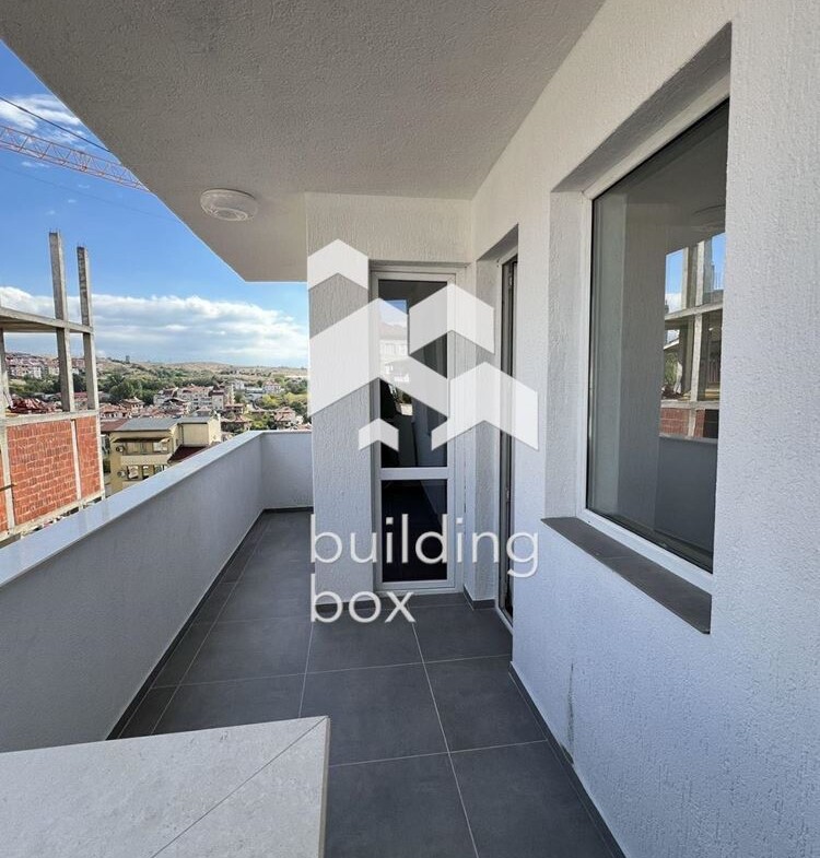 Просторен и светъл тристаен апартамент - гр. Сандански - 0