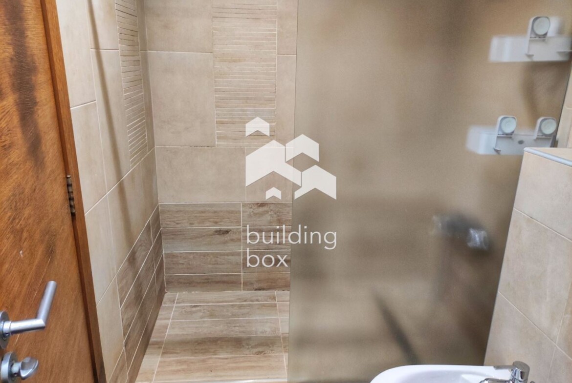 Просторен двустаен апартамент в комплекс "Силвър Сити" до Парадайс Център - 0