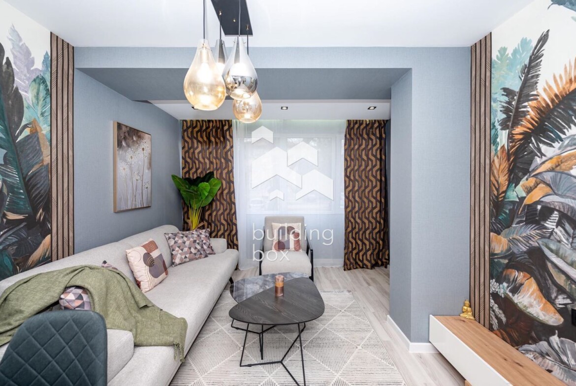 Тристаен обзаведен в малка тухлена сграда - 0