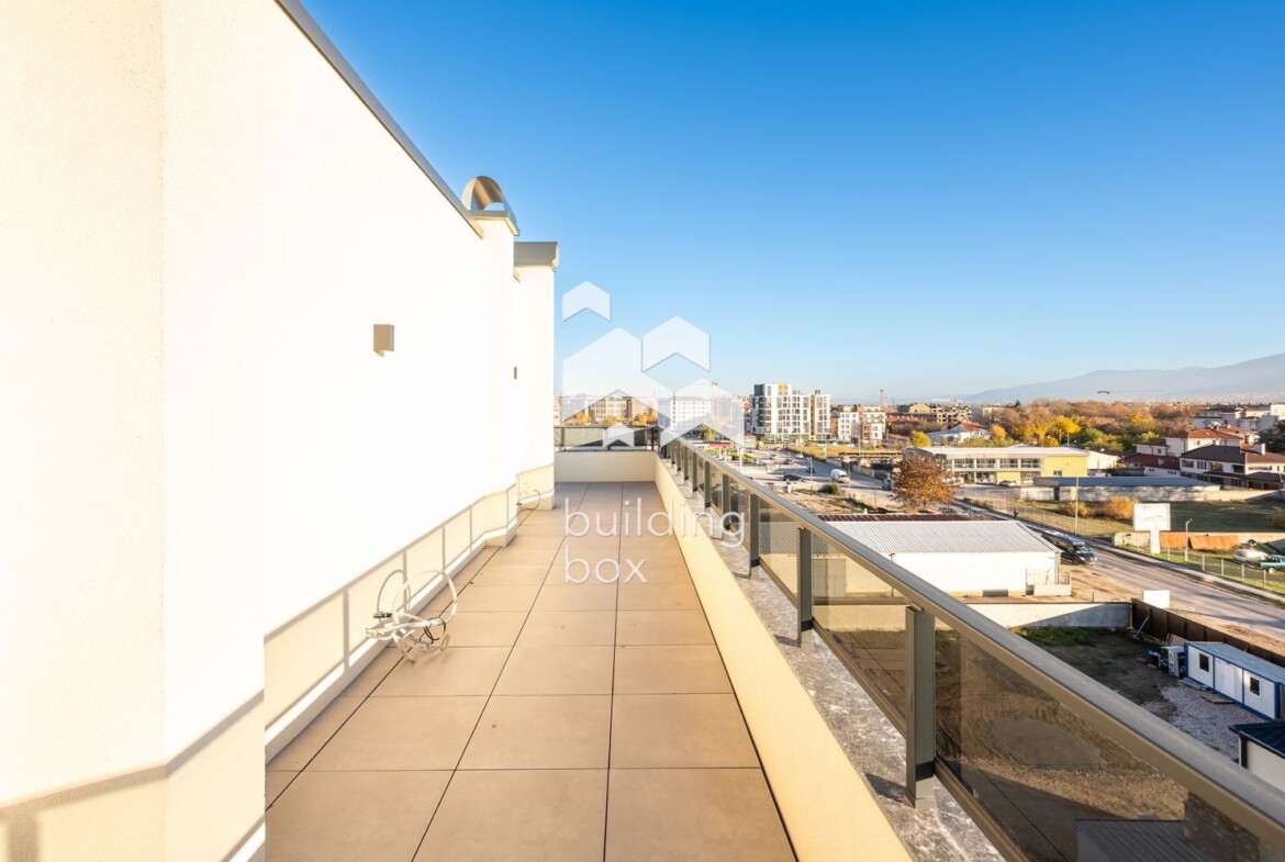 Четиристаен мансарден апартамент в кв. "Христо Смирненски" - 0