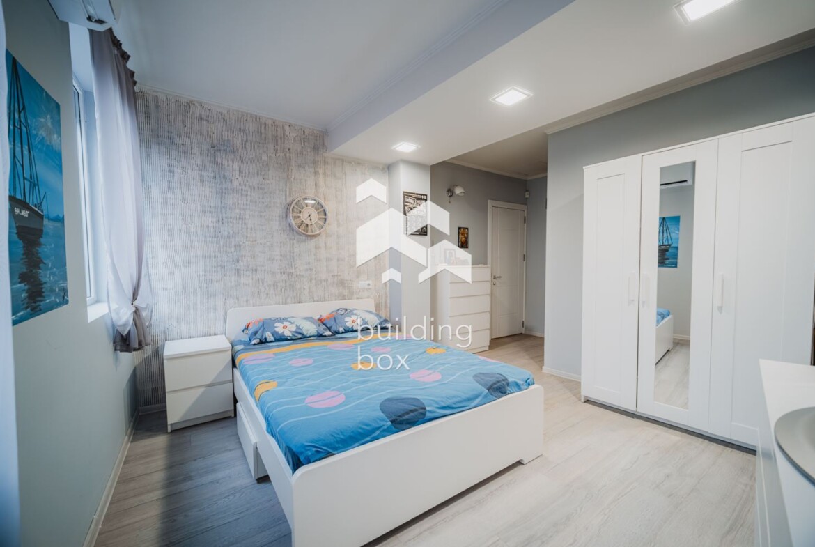 Къща сред зеленина и уют - 0