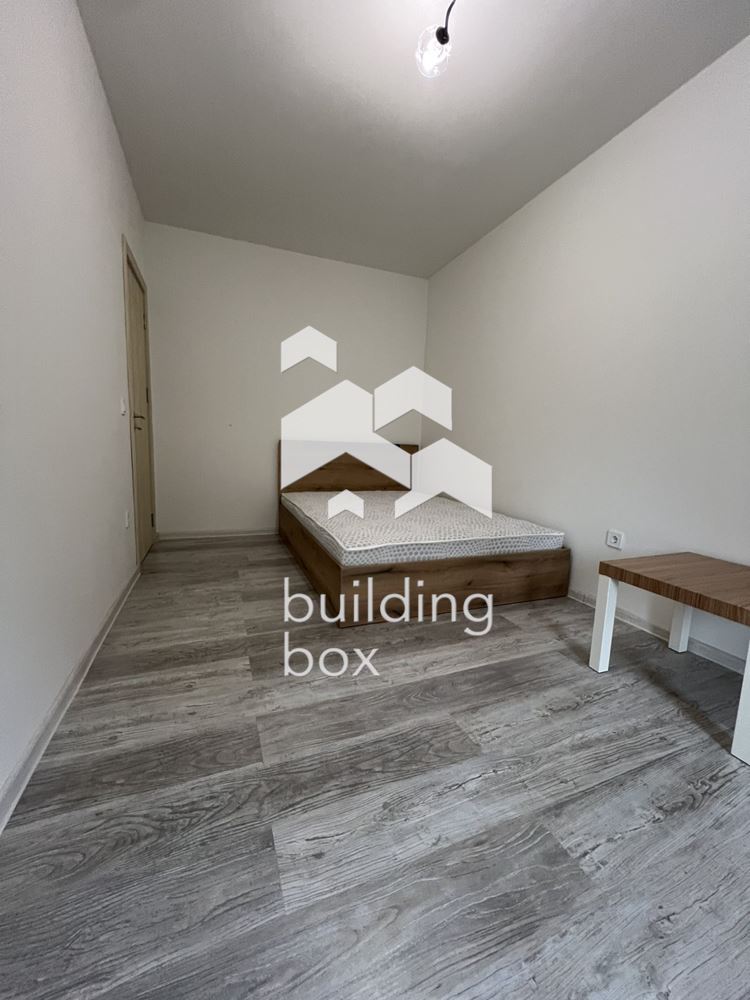 Дава под наем четиристаен апартамент до МУ Пловдив - 0