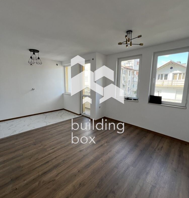 Просторен и светъл тристаен апартамент - гр. Сандански - 0