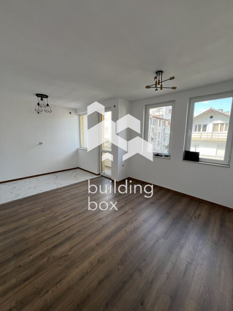 Просторен и светъл тристаен апартамент - гр. Сандански - 0