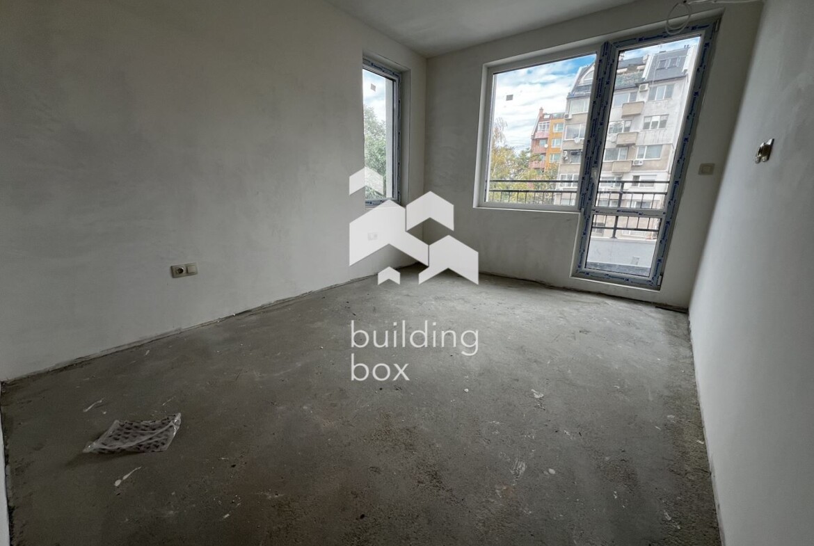 Тристаен апартамент - кв. Оборище - 0