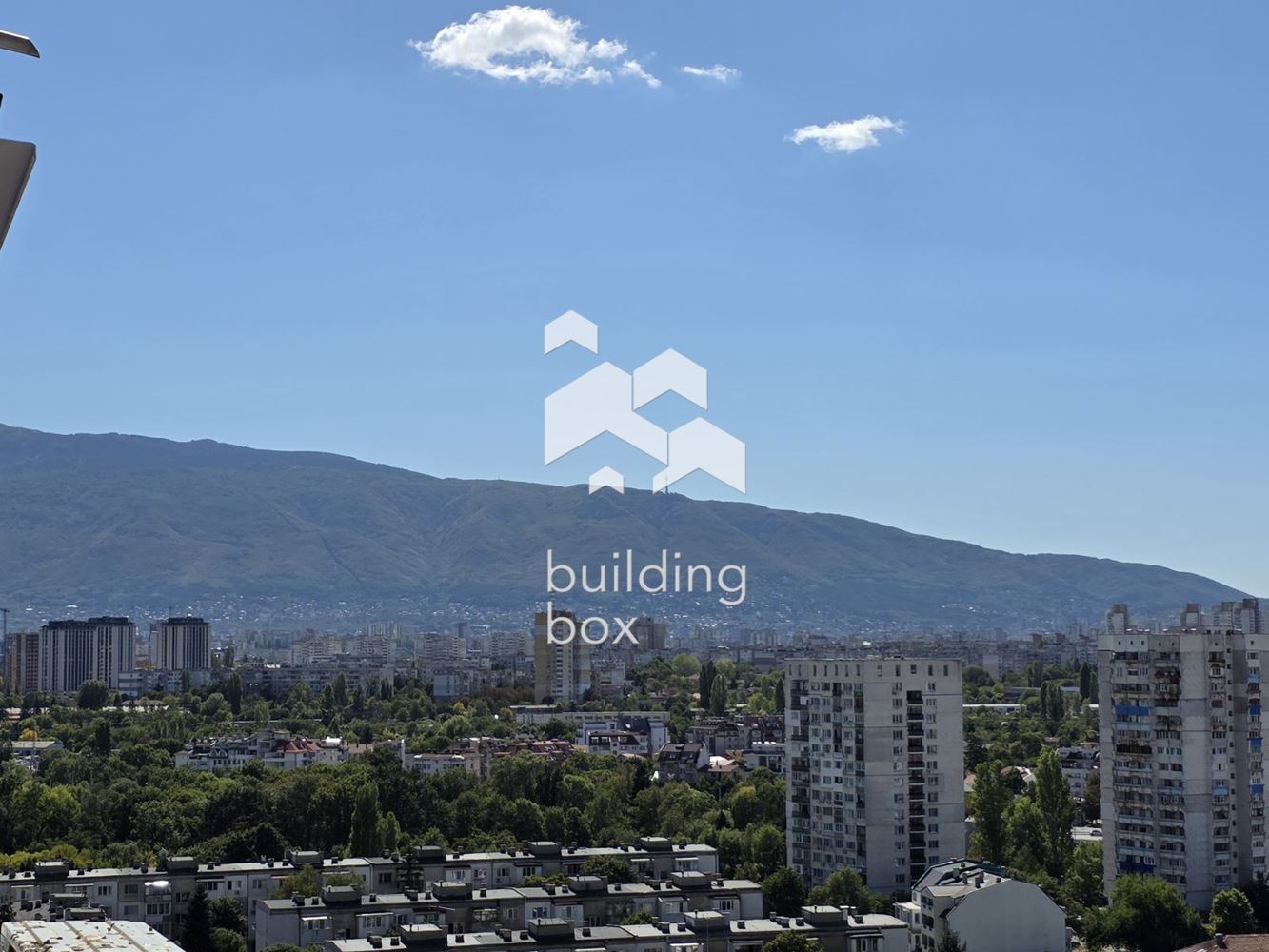 Апартамент с 200€ / м2 под средната цена в района! Панорамна гледка! - 0