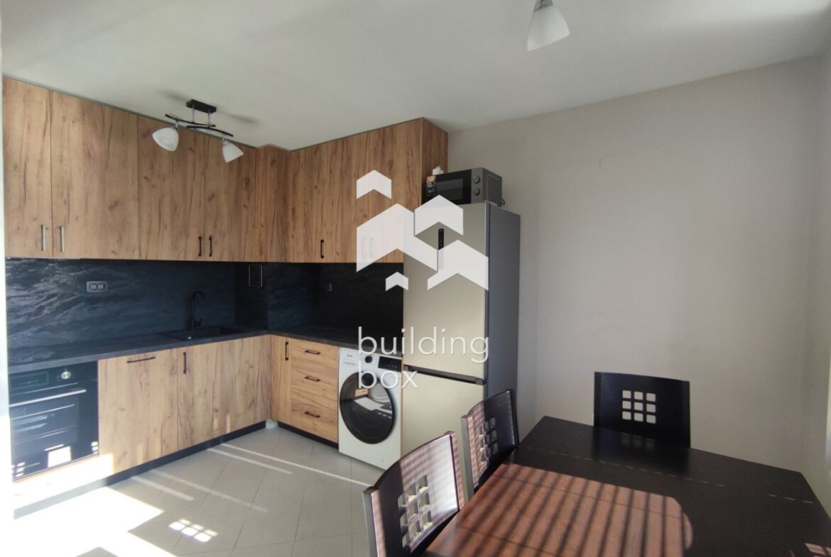 Четиристаен апартамент на изключително атрактивна локация - 0