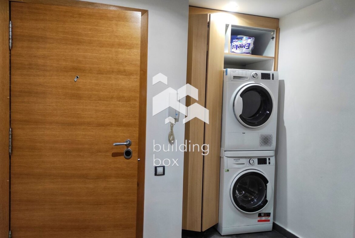 Просторен двустаен апартамент в комплекс "Силвър Сити" до Парадайс Център - 0