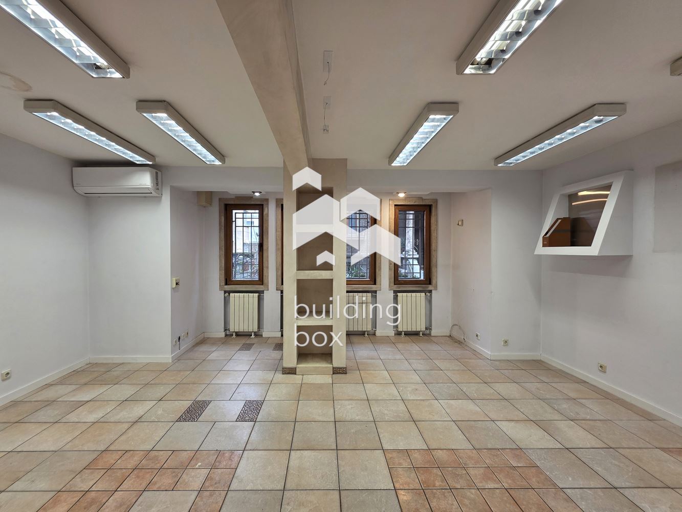 Магазин в идеален Център - 0