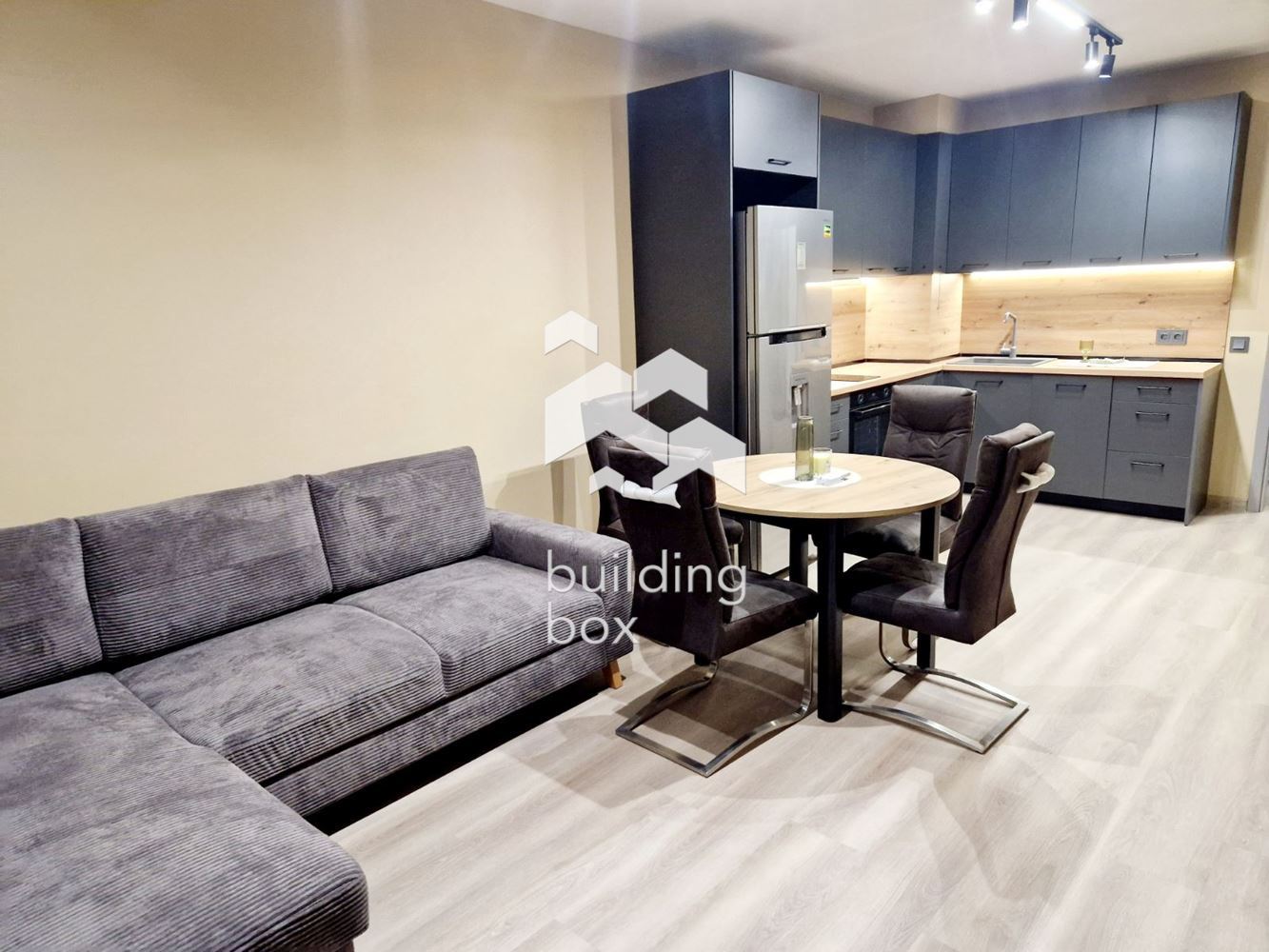 Чисто нов двустаен апартамент в ж.к. Дружба 2