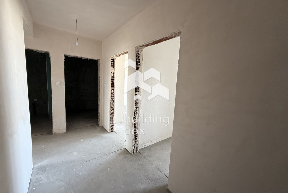 Обзаведен Тристаен апартамент - кв. "Тракия" - 0