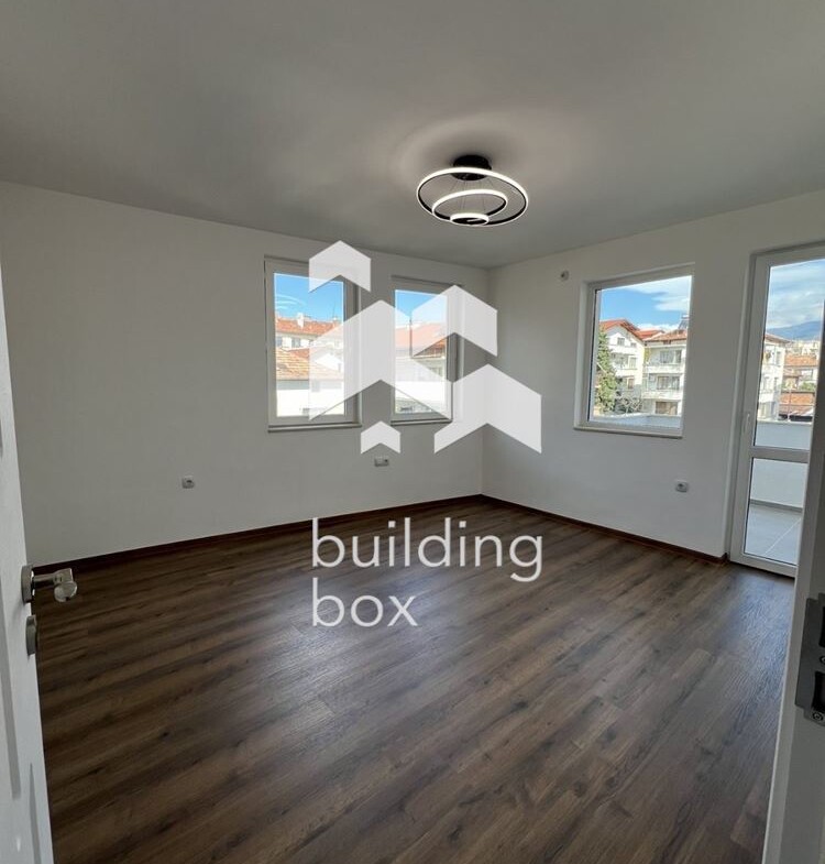 Просторен и светъл тристаен апартамент - гр. Сандански - 0