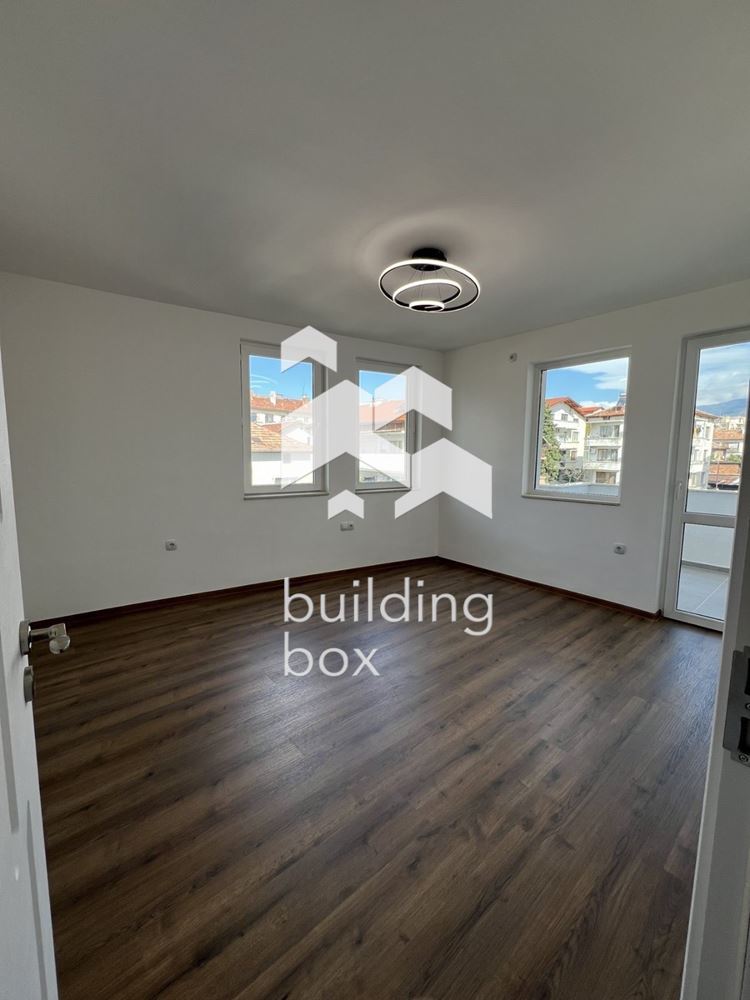 Просторен и светъл тристаен апартамент - гр. Сандански - 0