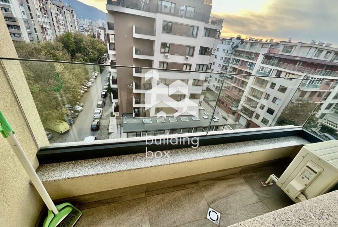 Тристаен, модерно обзаведен апартамент в престижна сграда на ул. Нишава - 0