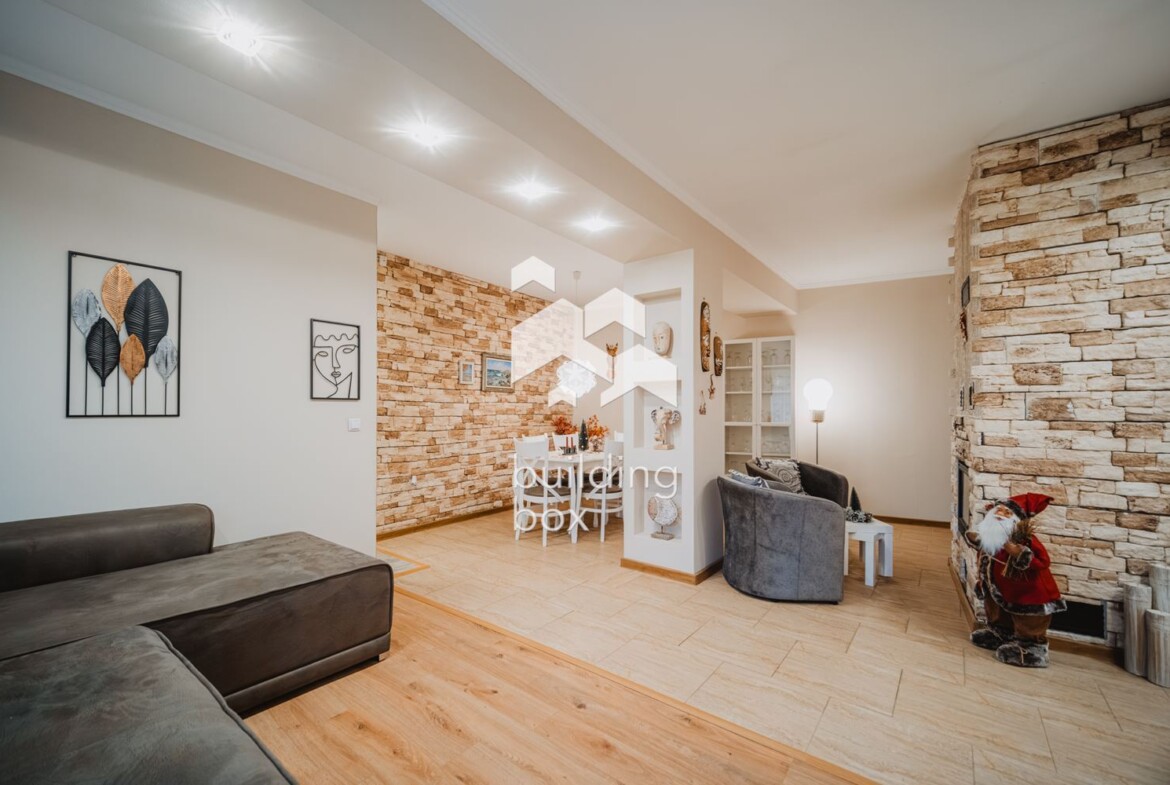 Къща сред зеленина и уют - 0