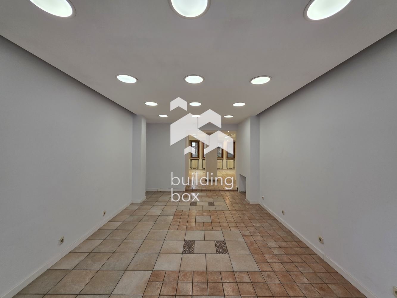 Магазин в идеален Център - 0