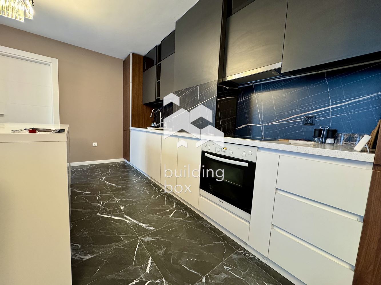 Чисто нов апартамент на бул. Черни Връх