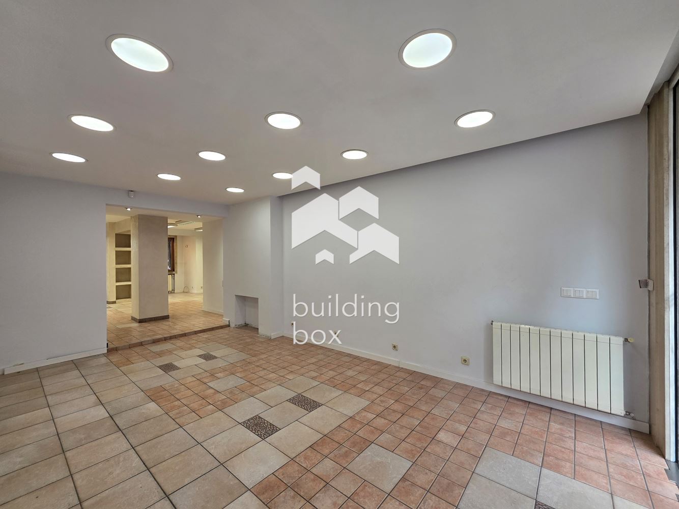 Магазин в идеален Център - 0