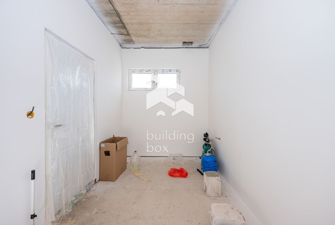 Едноетажна къща със страхотна панорама в Марково - 0