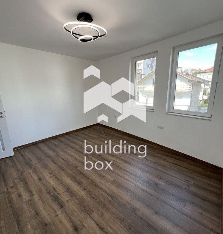 Просторен и светъл тристаен апартамент - гр. Сандански - 0