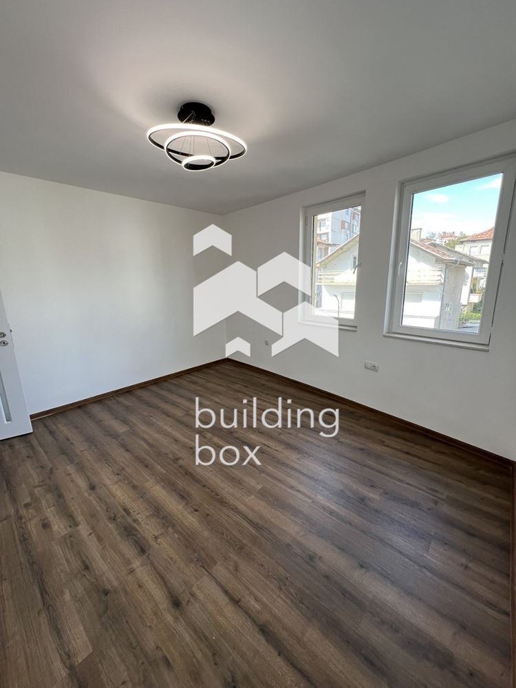 Просторен и светъл тристаен апартамент - гр. Сандански - 0