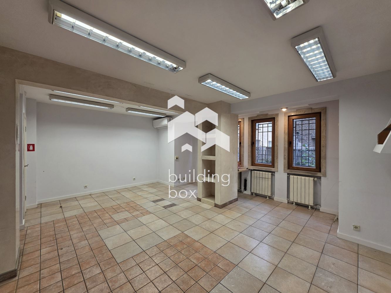 Магазин в идеален Център - 0