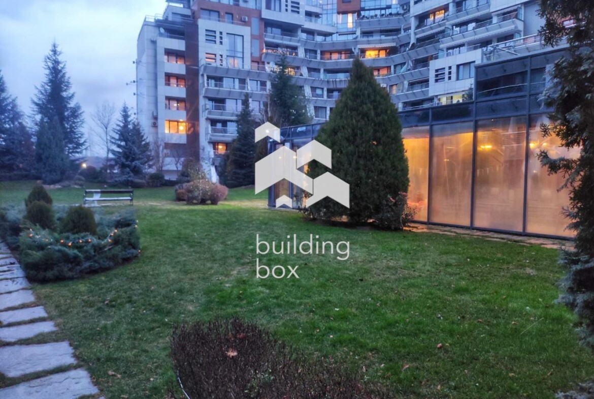 Просторен двустаен апартамент в комплекс "Силвър Сити" до Парадайс Център - 0