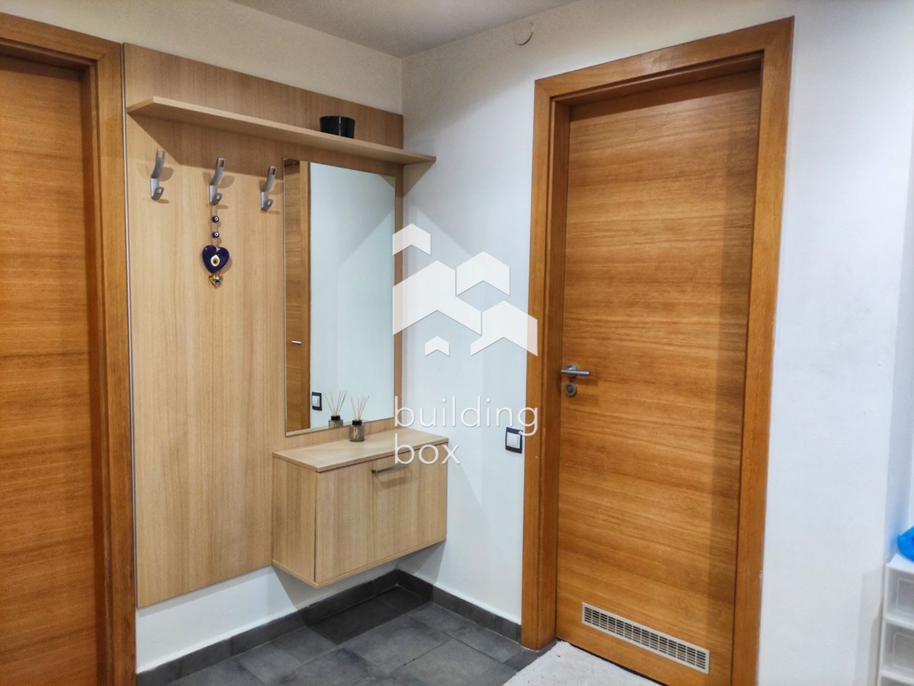 Просторен двустаен апартамент в комплекс "Силвър Сити" до Парадайс Център - 0