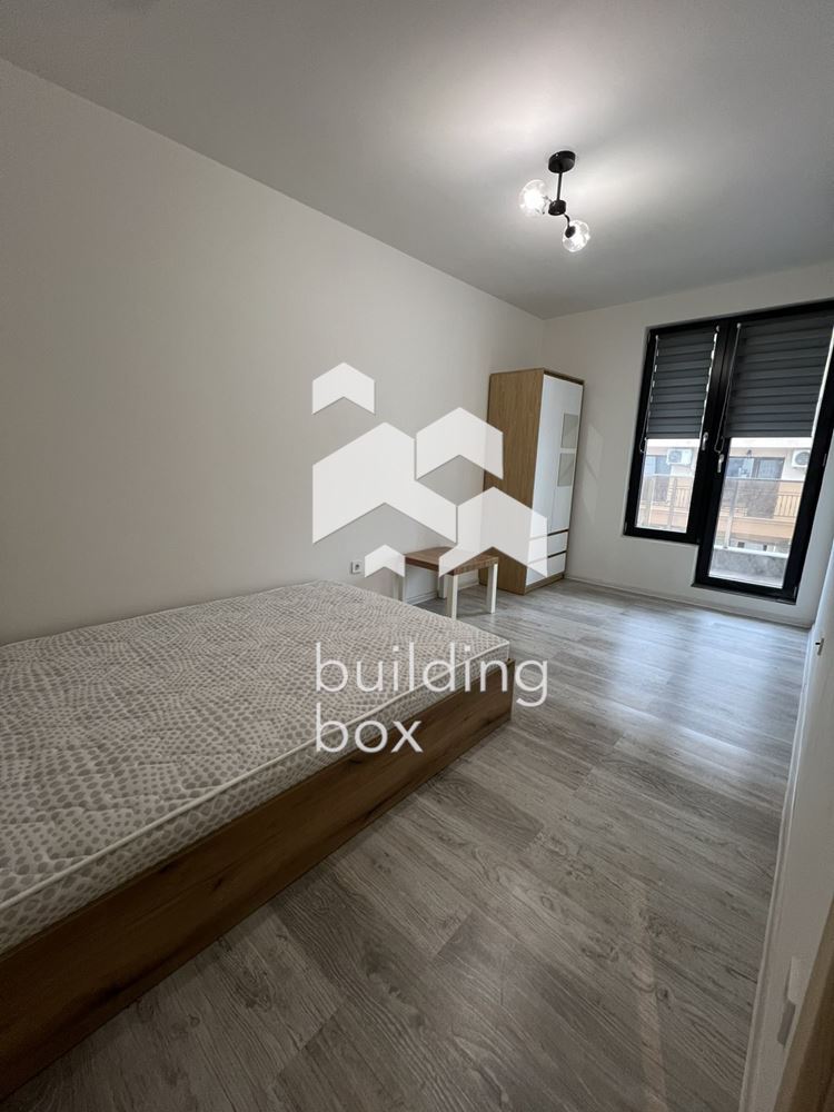 Дава под наем четиристаен апартамент - 0