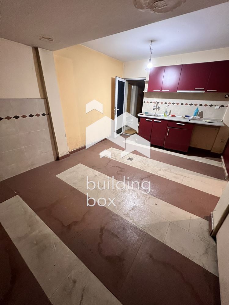 Търговско помещение на две нива - 0