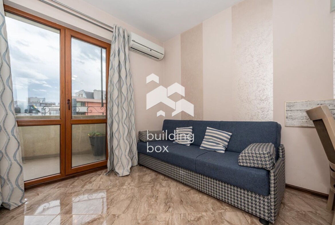 Тристаен обзаведен апартамент с акт 16 - 0