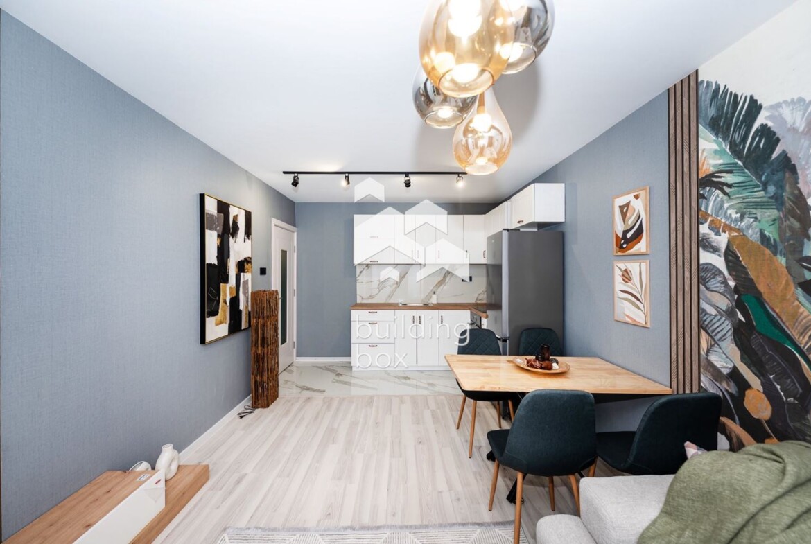 Тристаен обзаведен в малка тухлена сграда - 0