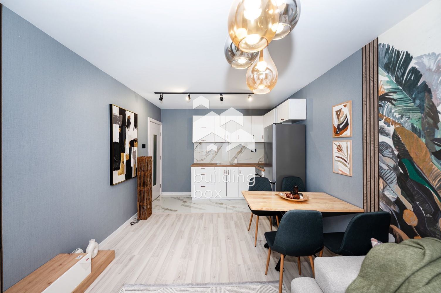 Тристаен обзаведен в малка тухлена сграда - 0