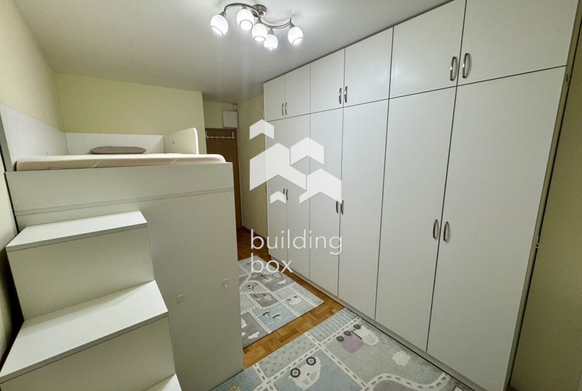 Двустаен апартамент в Банишора - 0