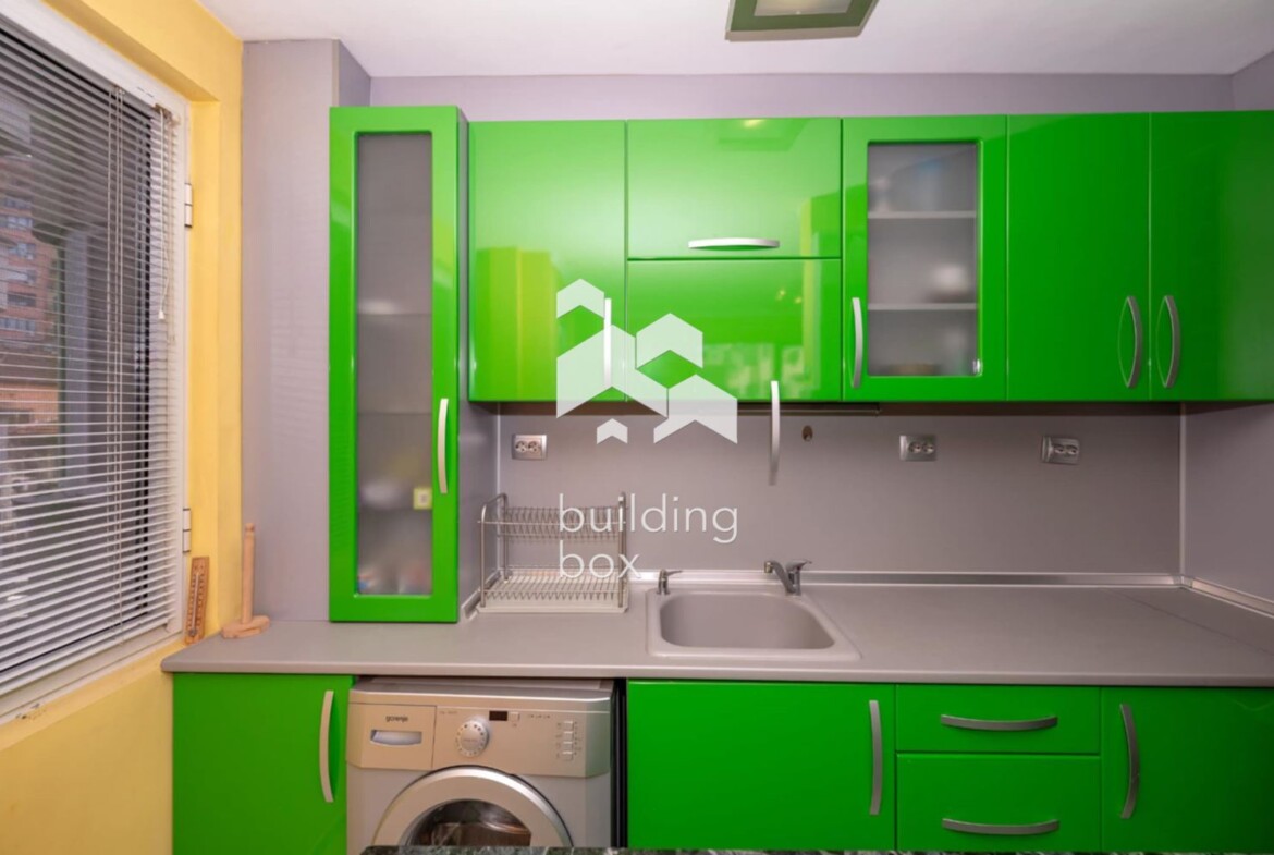 Обзаведен тристаен на 5 минути пешеходно разстояние от казино "Риц" - 0