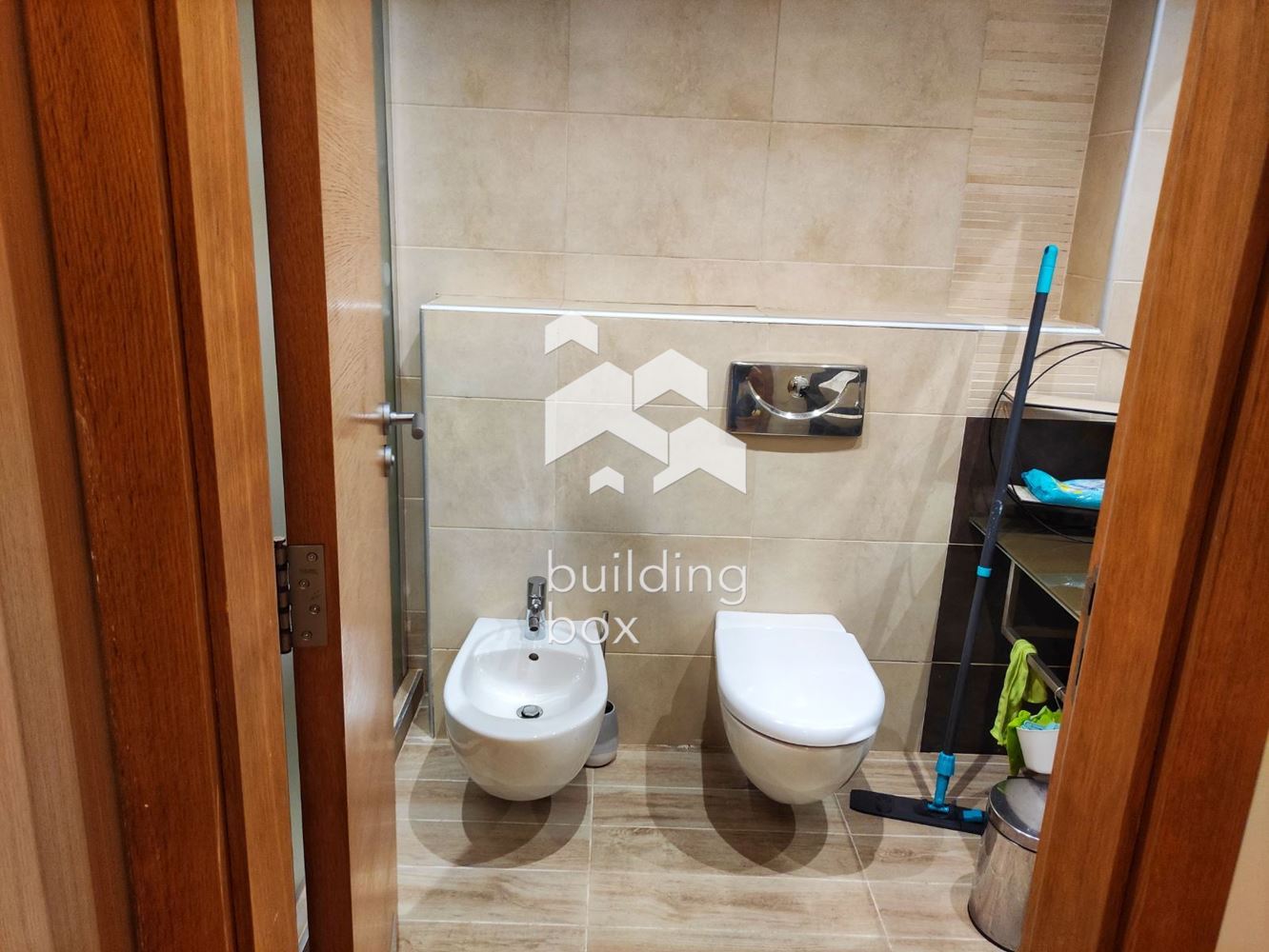 Просторен двустаен апартамент в комплекс "Силвър Сити" до Парадайс Център - 0