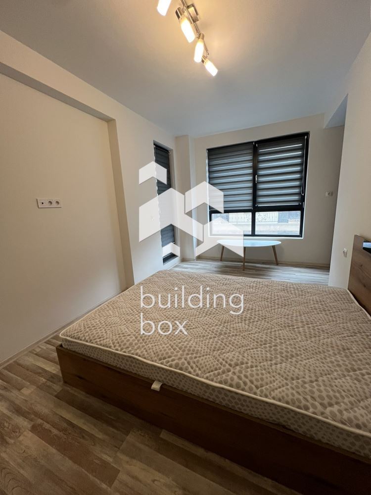 Дава под наем четиристаен апартамент до МУ Пловдив - 0