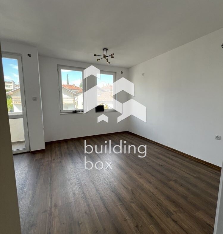 Просторен и светъл тристаен апартамент - гр. Сандански - 0