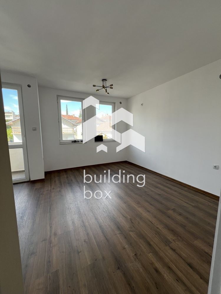 Просторен и светъл тристаен апартамент - гр. Сандански - 0