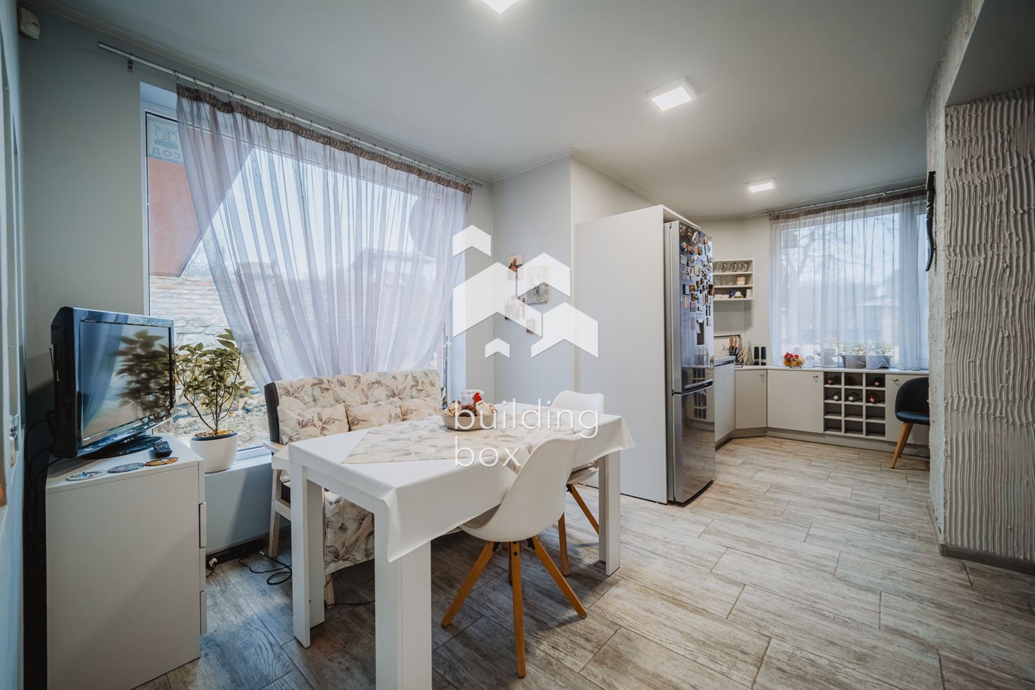 Къща сред зеленина и уют - 0